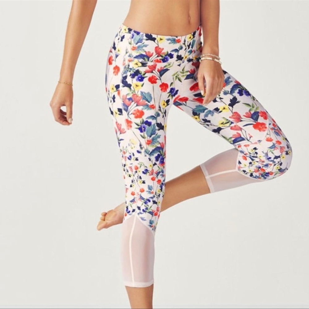 Fabletics Powerhold Poppy Field White Floral Cropped
Leggings Size Small